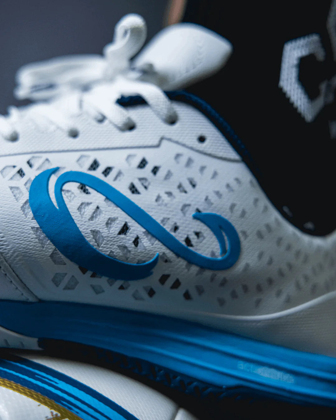 Senda Athletics USHUAIA Pro 2.0 Futsal Shoe - White/Blue